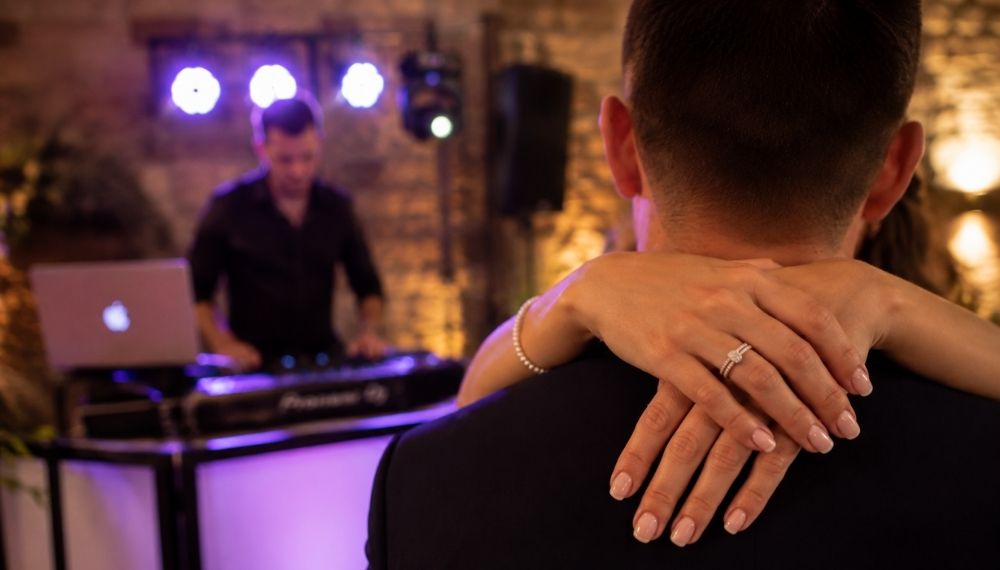 Najčešći mitovi o DJ-ima za vjenčanja